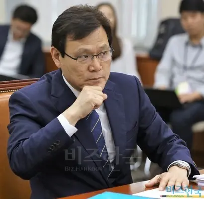 최종구 금융위원장이 최근 국내 주요 금융사 회장들의 ‘셀프연임’을 지적하며 지배구조 개선에 강력한 의지를 밝혔다. 사진=박은숙 기자