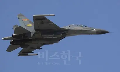 이번 중국 공군의 동해 출격에는 우리 공군의 F-15K에 버금가는 Su-30MKK 전투기도 포함되었다. 사진=중국 공군