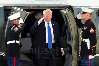 미국 역사를 보면 ‘딕시연합’의 지지를 받은 정당이 집권할 때 전쟁 발발 위험이 높았었다. 2016년 미국 대선에서는 트럼프 대통령이 딕시연합의 지지를 받았다. 사진은 2017년 11월 7일 한국 방문 당시 경기도 평택 캠프 험프리에 도착한 트럼프 대통령. 사진=사진공동취재단