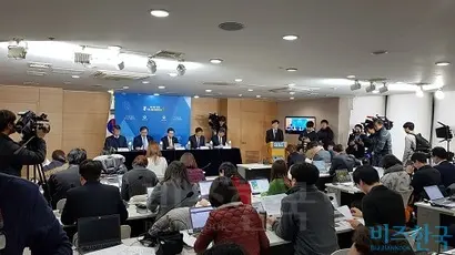 이날 긴급 브리핑은 약 1시간 30분 전에 기자들에게 긴급 공지됐으며, 보도자료 역시 발표와 동시에 배포됐다. 금융위 관계자는 앞으로 가상화폐와 관련해서는 불필요한 오해를 막기 위해 이같이 진행할 예정이라고 밝혔다. 사진=봉성창 기자