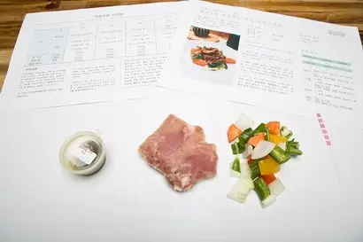 닭가슴살 요리에 들어가는 재료. 일반인 식사에 비하면 소량일 수밖에 없다. 사진=고성준 기자