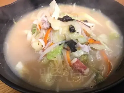 멸치의 익숙한 향과 시원한 해산물 향이 어우러져 한국인에게도 낯설지 않은 감칠맛을 선사한다. 사진=이해림 제공