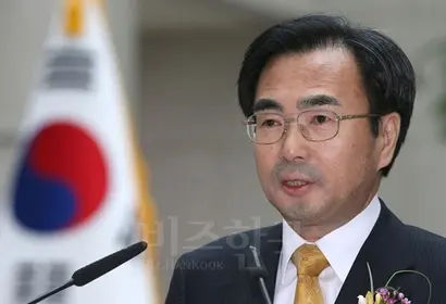 차한성 전 대법관이 이재용 부회장의 상고심사건 변호인단에 합류해 논란이 일고 있다. 2013년 3월 퇴임하는 차 전 대법관. 사진=연합뉴스