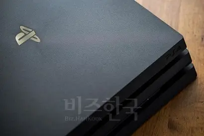 플레이스테이션4 프로가 기대 이상의 판매를 보이면서 시중에서 품절 현상이 지속되고 있다. 사진=플레이스테이션 공식 인스타그램