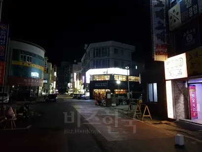 거제시 장평동 일대 상가 골목. 밤 10시 30분경 영업을 마친 가게와 텅 빈 거리. 사진=박현광 기자