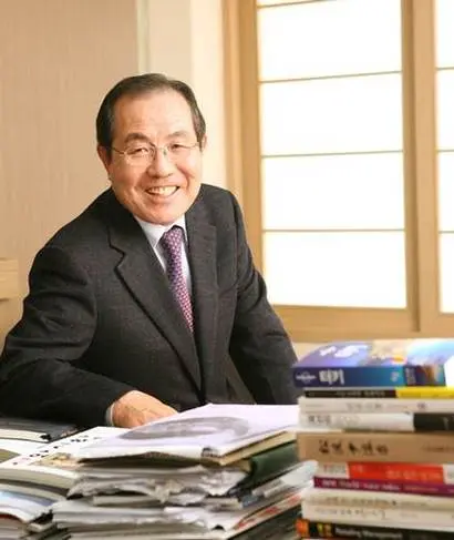 대웅제약 부사장을 지낸 윤동한 회장은 1990년 대웅제약을 퇴사한 후 한국콜마를 설립했다. 사진=한국콜마 제공