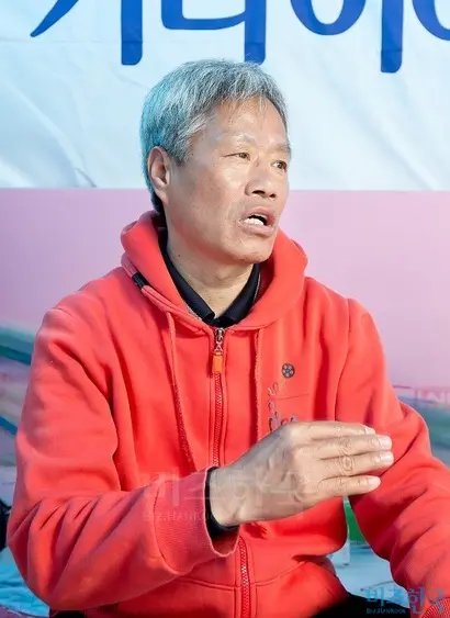 30년가량을 콜텍에서 근무한 임재춘 씨는 공장이 문을 닫던 2007년 7월을 아직도 기억한다. 사진=임준선 기자