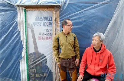 투쟁을 시작한 걸 후회하지 않느냐는 질문에 임 씨는 “노동조합 활동을 하지 않았다면 사회 부조리에 대해 아무것도 몰랐겠지만 투쟁 활동을 하면서 사회를 새로 볼 수 있게 되었다”고 말했다. 사진=임준선 기자