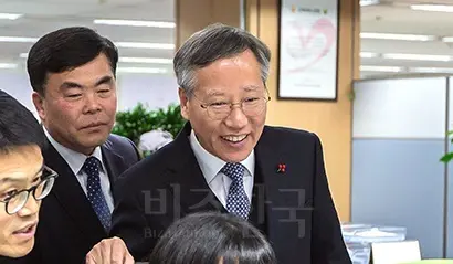 지난 1월 현장 방문 중인 반장식 일자리수석. 사진=청와대 제공