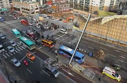 철거업체 태림이앤디는 유족과의 사망보상금 합의를 거절하고, 법원에 공탁금을 걸었다. 또 시행사인 에이엠플러스자산개발은 유족에게 위로금을 전달하겠다는 입장을 밝혔으나, 유족 측의 연락을 회피했다. 사진=연합뉴스