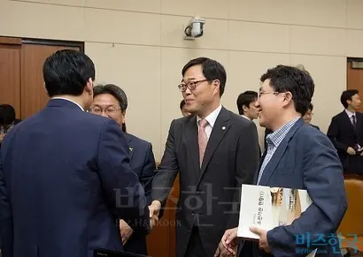 김기식 신임 금감원장(가운데). 사진=이종현 기자