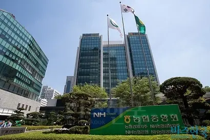 농협은 공기업은 아니지만 정부의 입김이 크게 작용하는 기관이다. 전임 김용환 전 NH농협금융 회장과 김광수 회장이 모두 관료 출신인 점도 농협의 한계라는 뒷말이 나온다. 사진=박은숙 기자