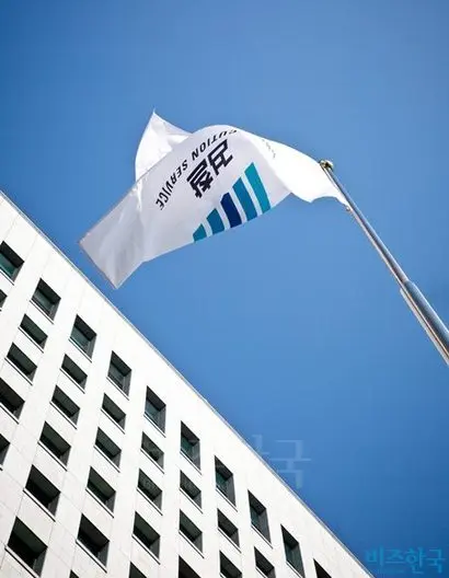 지금까지는 법의 잣대가 검찰내부에는 공정하게 적용되지 않았다는 것이 중론이다. 대검찰청과 검찰 깃발. 사진=임준선 기자