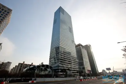 한화건설이 입주한 서울 여의도 전경련 회관. 사진=고성준 기자