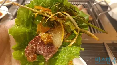 연리지가든의 토종 흑돼지 쌈. 사진=장예찬 제공