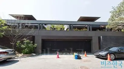 정용진 신세계 부회장이 지난해 11월 지은 한남동 신축 단독주택. 용산구청은 이 주택의 공시가격을 190억 원으로 평가했다.  사진=최준필 기자