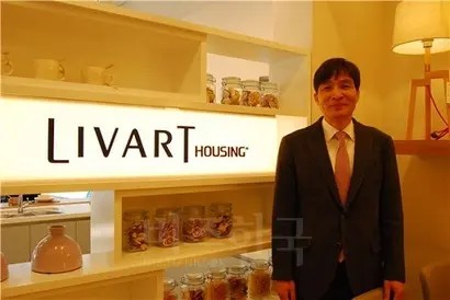 김화응 현대리바트 대표는 국내 시장 집중 전략과 동시에 몸집을 크게 불리면서 업계 1위 한샘의 뒤를 바짝 좇고 있다. 사진=현대리바트