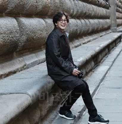 지난 3월 SM엔터테인먼트가 키이스트를 전격 인수하면서 ‘키이스트 수장’​ 배우 배용준이 SM엔터테인먼트의 3대 주주가 됐다. 사진=배용준 SNS