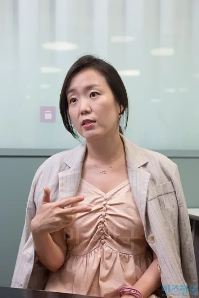 하루에도 몇 통씩 감사 메일이 온다. 마보를 통해 명상을 접하고 치유를 경험한 사람들이다. 유정은 대표는 “명상 효과는 분명하다. 경험의 영역이라 말만으론 이해하기 어렵다”고 말했다. 사진=이종현 기자