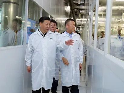 지난 4월 26일 시진핑 국가주석이 우한의 국유반도체회사 우한신신을 방문했다. 시 주석은 “핵심 기술은 자기 손에 쥐고 있어야 한다”고 강조했다. 사진=연합뉴스