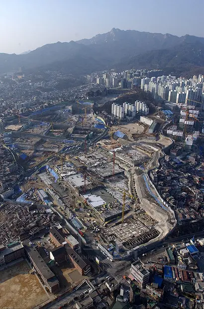 재개발로 성공하게 된 대표적 사례는 길음뉴타운이다. 2002년 재개발 사업이 진행되던 길음뉴타운 모습. 사진=연합뉴스​