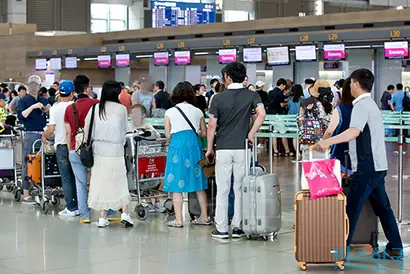 해외 여행을 가는 인천공항 이용객들의 모습으로 기사의 특정 내용과 관련 없다. 사진=임준선 기자