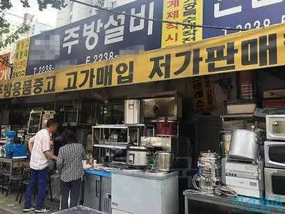 한 주방용품점 사장은 “폐업 물건을 가져오는 우리가 폐업할 지경”이라고 말했다. 사진=최희주 인턴기자