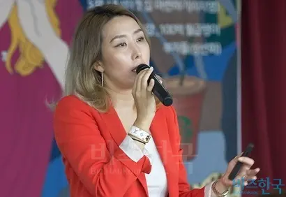 윤 기자는 편안한 노후 생활을 위해 필요한 것으로 △생활비(돈) △공간(집) △건강 △할 일 네 가지를 제시했다. 사진=임준선 기자