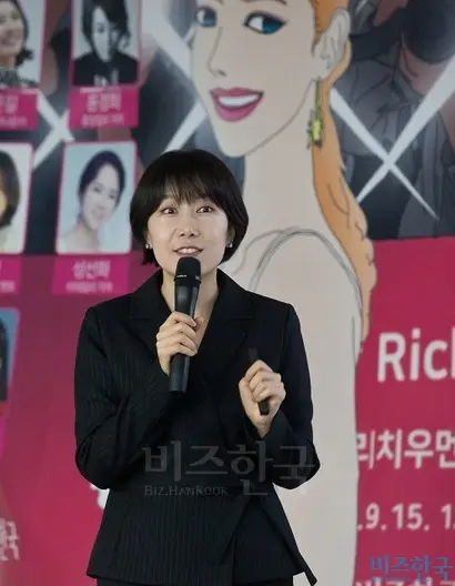 15일 여성의 눈높이에서 다가간 재테크 강연회 리치우먼의 꿈 첫 번째 강연자로 나선 정은길 전 TBS 아나운서이자 첫눈스피치 대표. 그는 현재의 돈뿐만 아니라 미래의 돈을 생각할 필요가 있다고 강조했다. 사진=임준선 기자