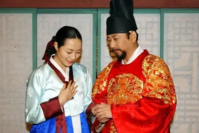 영화 ‘바람난 가족’도 마다하고 장희빈을 택한 김혜수와 숙종 역의 전광렬. 사진=KBS 포토뱅크
