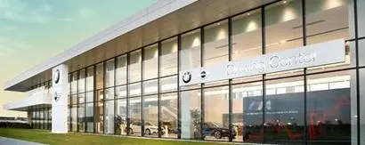 BMW코리아는 BMW그룹의 반대로 스카이72에 공사비를 지불하고, 스카이72 명의로 BMW드라이빙센터를 지었다. 연간 임대료는 10억 원 규모로 알려진다.  사진=BMW드라이빙센터 홈페이지