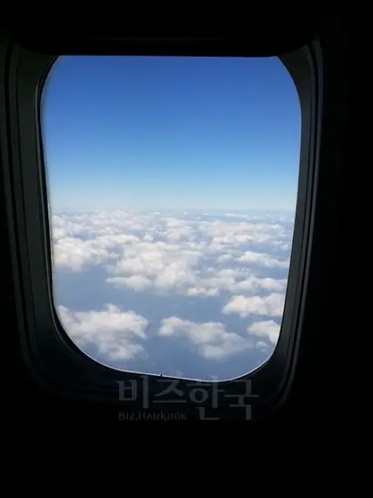여행사 이벤트와 신용카드 할인을 활용하면 좀 더 저렴한 가격에 항공권을 구입할 수 있다.