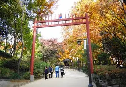 사육신공원 입구에 세워진 홍살문. 사진=구완회 제공