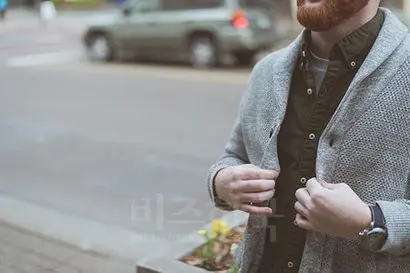 빈티지 시계처럼 사람도 나이가 들수록 경험과 삶의 흔적이 쌓여 더 멋진 사람이 될 수 있다.