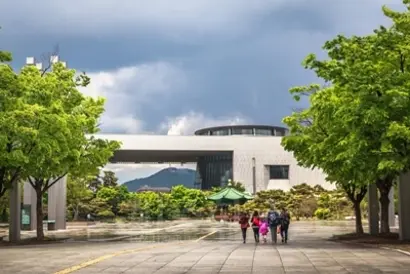 국립중앙박물관이 무기계약직 공공근로자의 연장근로수당을 익월에 지급해왔다. 이는 근로기준법에 위반된다고 고용노동부와 문화체육관광부가 밝혔다. 사진=국립중앙박물관 페이스북