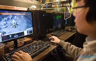 프리미엄 독서실은 여러 모로 과거의 피시방을 떠올리게 한다. 프리미엄 독서실의 미래를 피시방을 통해 전망해볼 수 있다. 사진=비즈한국DB