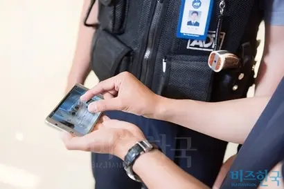 임시 잠금장치 교체 요구를 들어주지 않자 A 씨는 홧김에 계약을 해지하라는 말을 던졌고, ADT캡스는 계약 해지를 동의로 간주, 보안장치를 철거했다. 사진=ADT캡스 페이스북