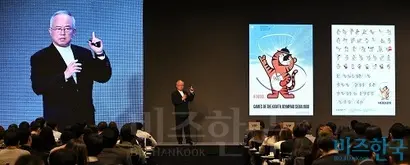 첫 번째 강연자로 나선 디자인계의 대부 김현 디자인파크 고문은 브랜딩에서 가장 중요한 건 콘셉트를 잡는 것이라고 강조했다. 사진=박은숙 기자