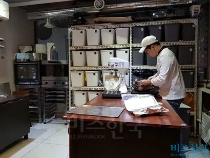 지난 5월 문을 연 위베이커는 공유주방 개념만 떼어낸 사례로, 제빵사에게 전문 주방을 제공한다. 사진=박현광 기자
