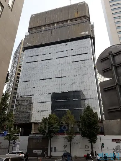 삼원코리아가 위치한 서소문동 건물. 현재 이곳은 공사 중이기에 사무실이 있을 수 없다. 사진=박형민 기자