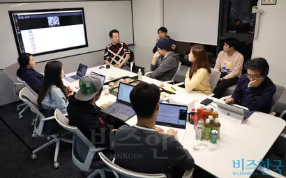 브류 사용자 간담회에는 영상 편집을 업으로 하는 사람들이 모여 각자 의견을 주고받았다. 남세동 대표는 컷편집에 드는 단순노동 시간을 줄이고 싶었다고 설명했다. 사진=박정훈 기자