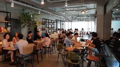컬쳐랩에 모이는 사람들의 영어 수준은 중급 혹은 중상급이다. 유학을 다녀왔거나 외국에 살았던 사람이 많다. 사진=컬쳐랩 제공