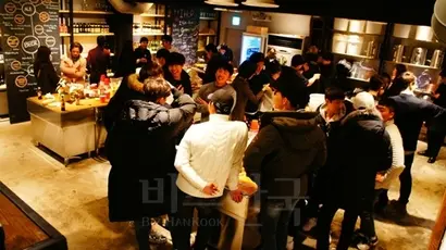 프립의 대표 실내 액티비티인 나만의 수제 맥주 만들기 체험 ‘술술 놀면서 수제 맥주 만들기’. 사진=프립 제공