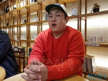 문상훈 씨는 2015년 교환학생 신분으로 프랑스에서 공부할 때 봤던 블랙코미디에 위로를 받았다. 2016년 한국으로 돌아와 코미디팀을 꾸렸다. 사진=박현광 기자