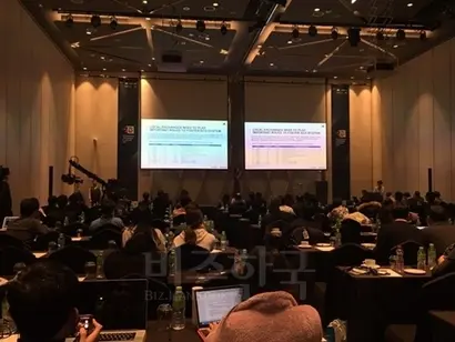 컨퍼런스는 블록체인의 최신 동향과 네트워크를 공유하는 자리라지만 실제로는 암호화폐 관련 투자를 위한 대단위 설명회에 가깝다. 사진은 ‘블록배틀 컨퍼런스&블록체인 잡페어 2018’. 사진=TVCC 제공