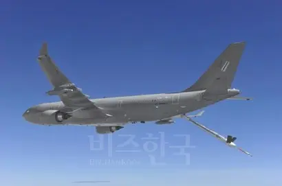 공군이 도입한 A330 MRTT 공중급유기는 플라잉 붐 방식을 사용해 전투기에 공중급유를 실시한다. 사진=에어버스