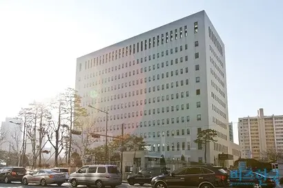 서울남부지방검찰청은 지난 2015년 금융범죄 중점검찰청으로 지정된 뒤 ‘여의도 저승사자’로 불리고 있다. 최근엔 금융당국과의 협력을 통해 무자본 M&A 일당을 적발하고 있다.  서울남부지방검찰청 전경. 사진=최준필 기자