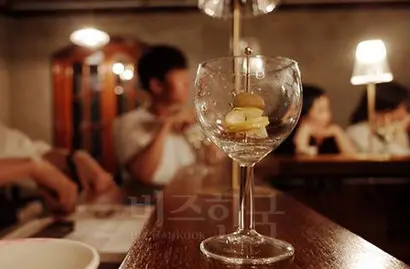 취향관은 멤버십으로 운영되는 살롱이다. 별다른 목적 없이 처음 보는 사람과 그 어떤 이야기도 나눌 수 있다. 사진=취향관 인스타그램