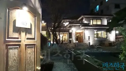 취향관에서는 서로의 신상 파악보다는 지금 내가 관심을 갖거나 내 생활을 관통하는 것들에 대해 대화를 이어간다. 신선하다. 사진=이송이 기자