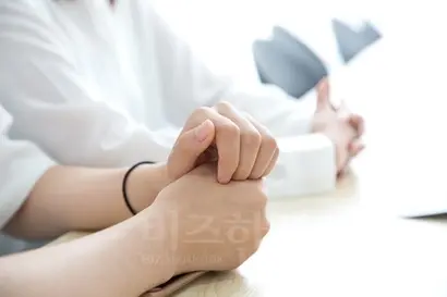 다양한 직종의 여성들이 여전히 ‘꾸밈 노동’​에 시달리고 있다. 이미지컷으로 기사의 특정 내용과 관련없다. 사진=임준선 기자